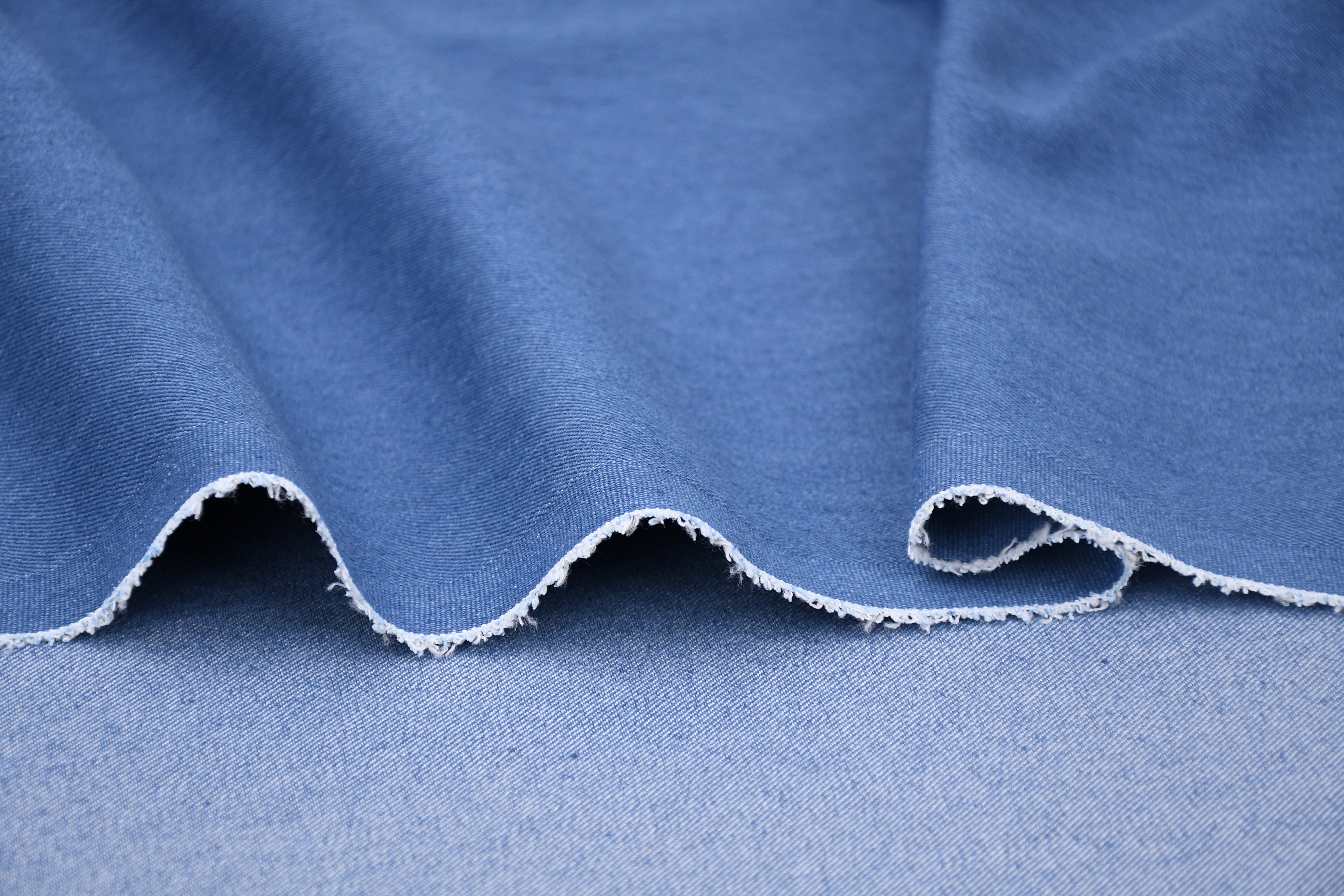 Denim stretch délavé doux 9 oz – Bleu vintage