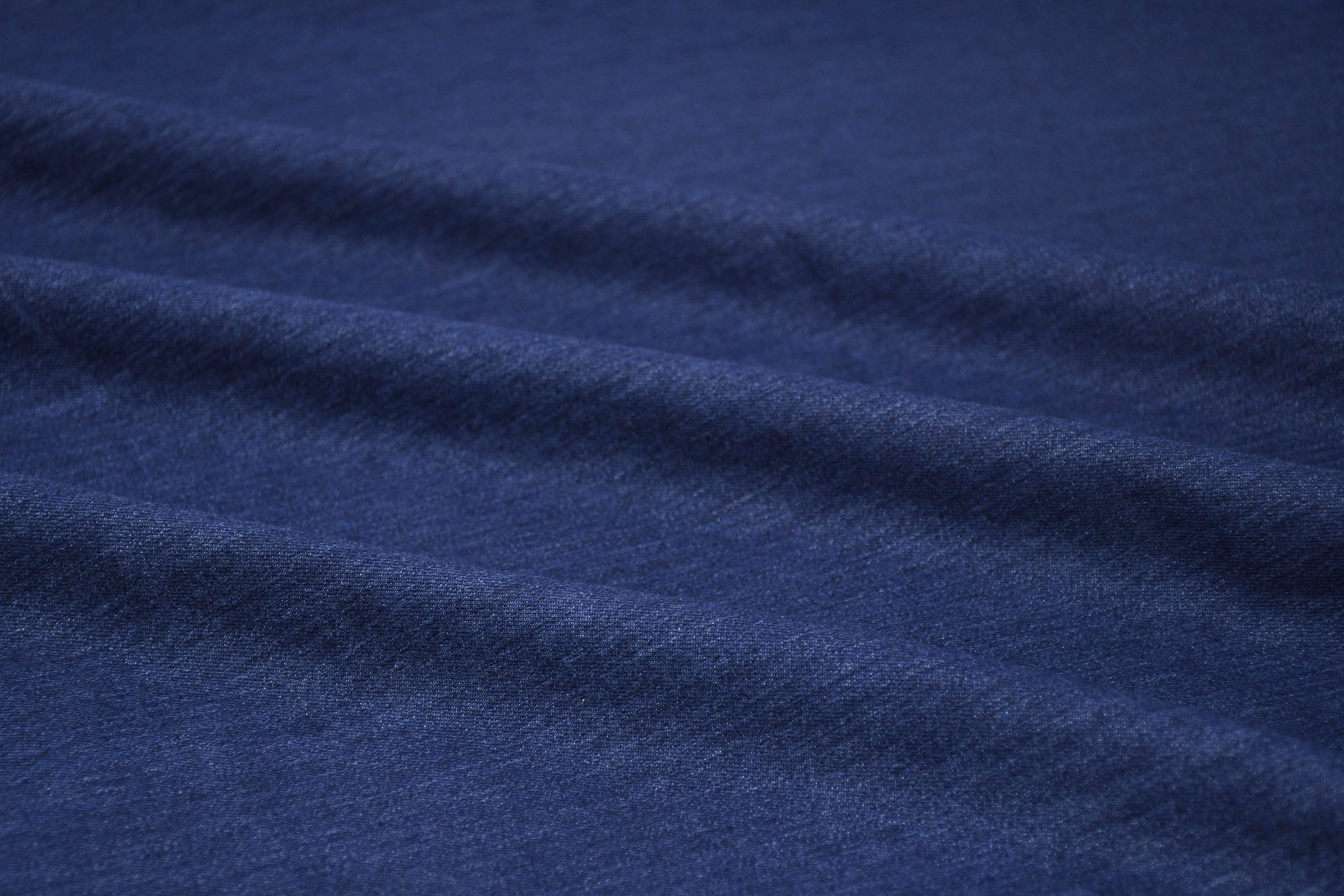 Denim stretch délavé doux 9 oz – Indigo foncé