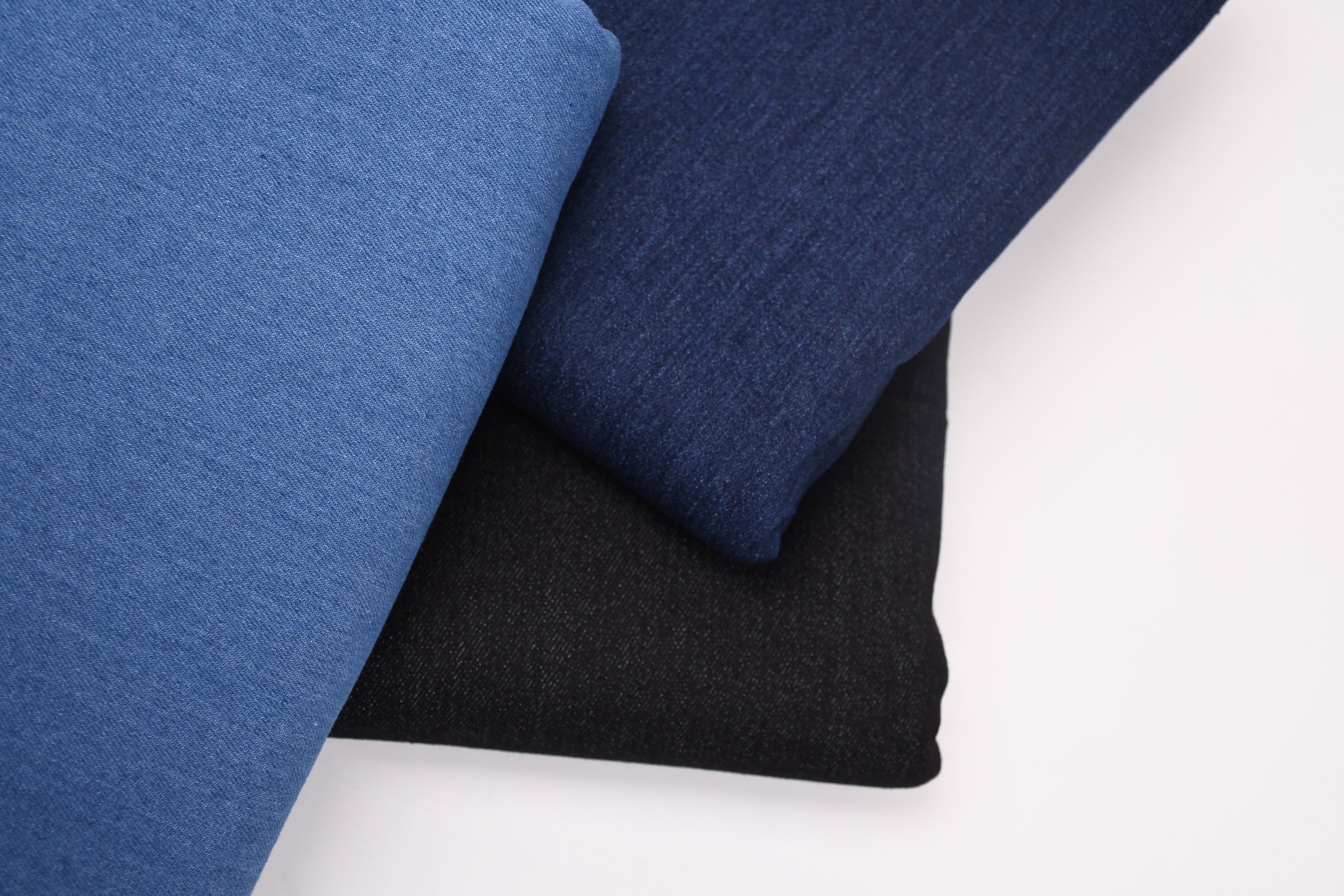 Denim stretch délavé doux 9 oz – Indigo foncé