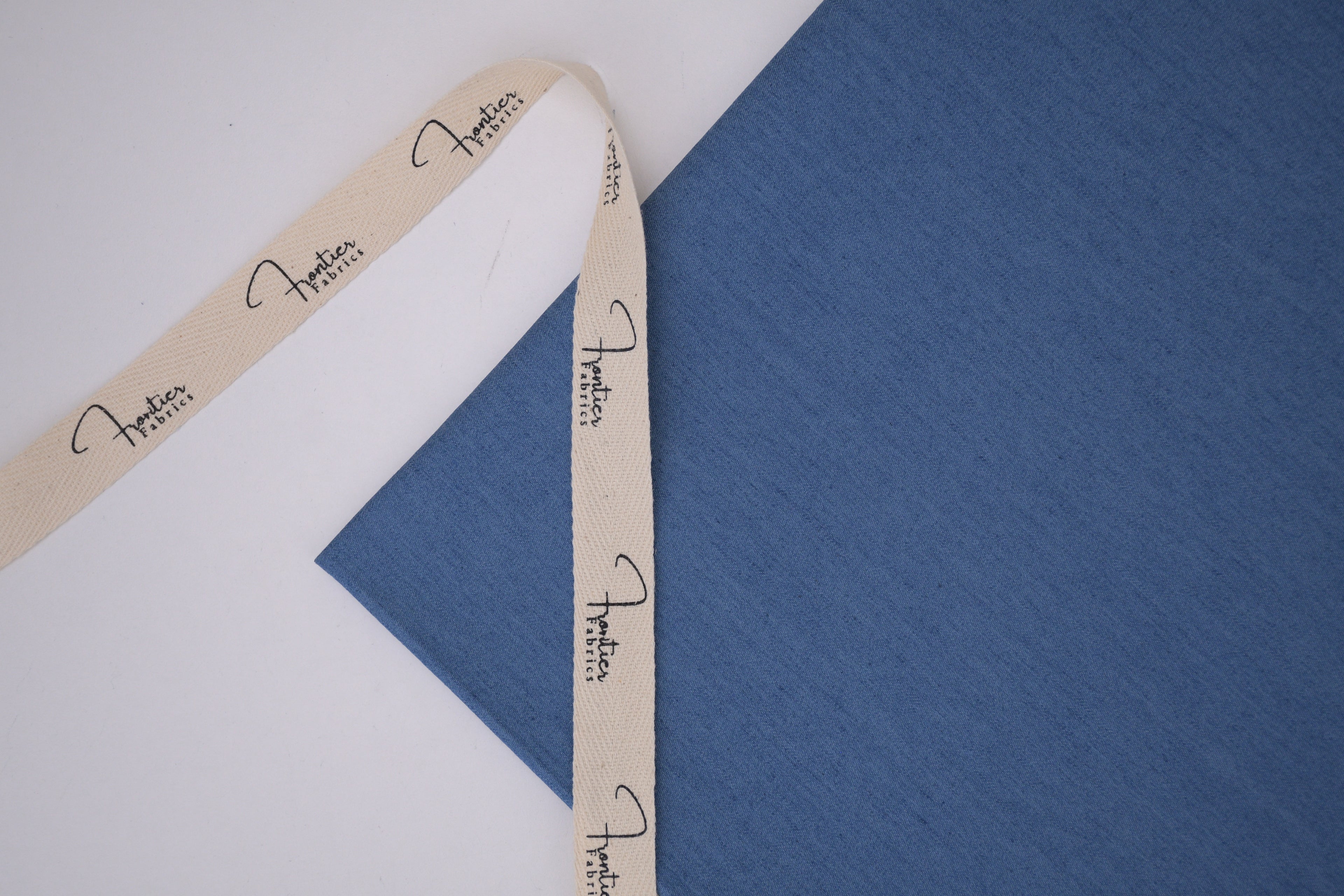 Denim chambray délavé 5 oz – Bleu pierre