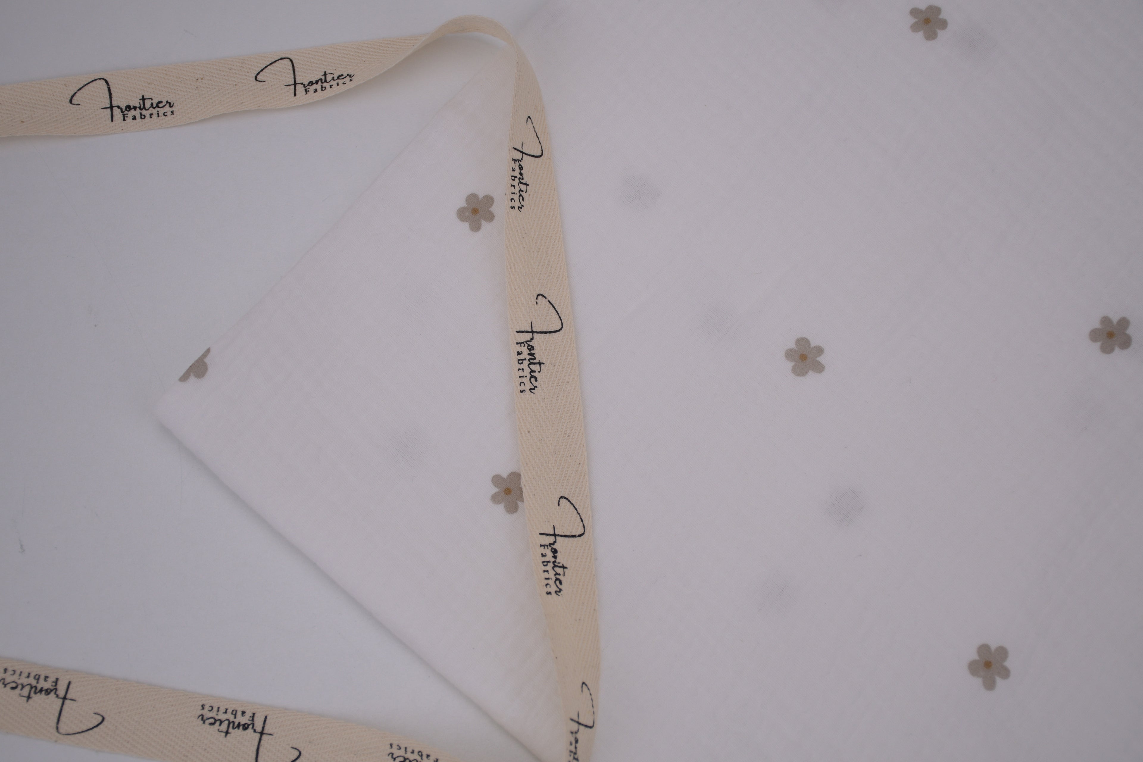 100% Cotton Muslin Double Gauze Print - Blush Daisies