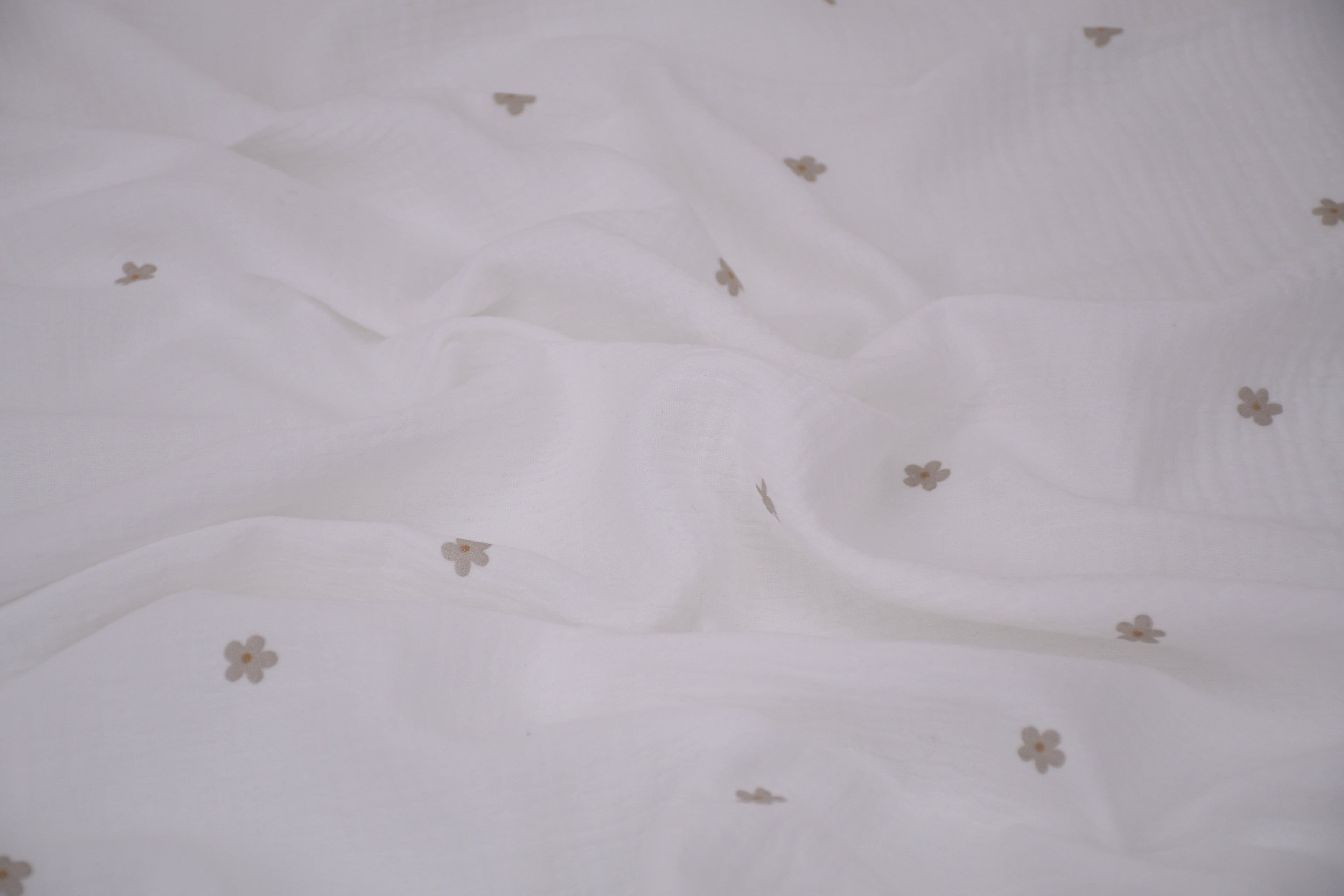 100% Cotton Muslin Double Gauze Print - Blush Daisies