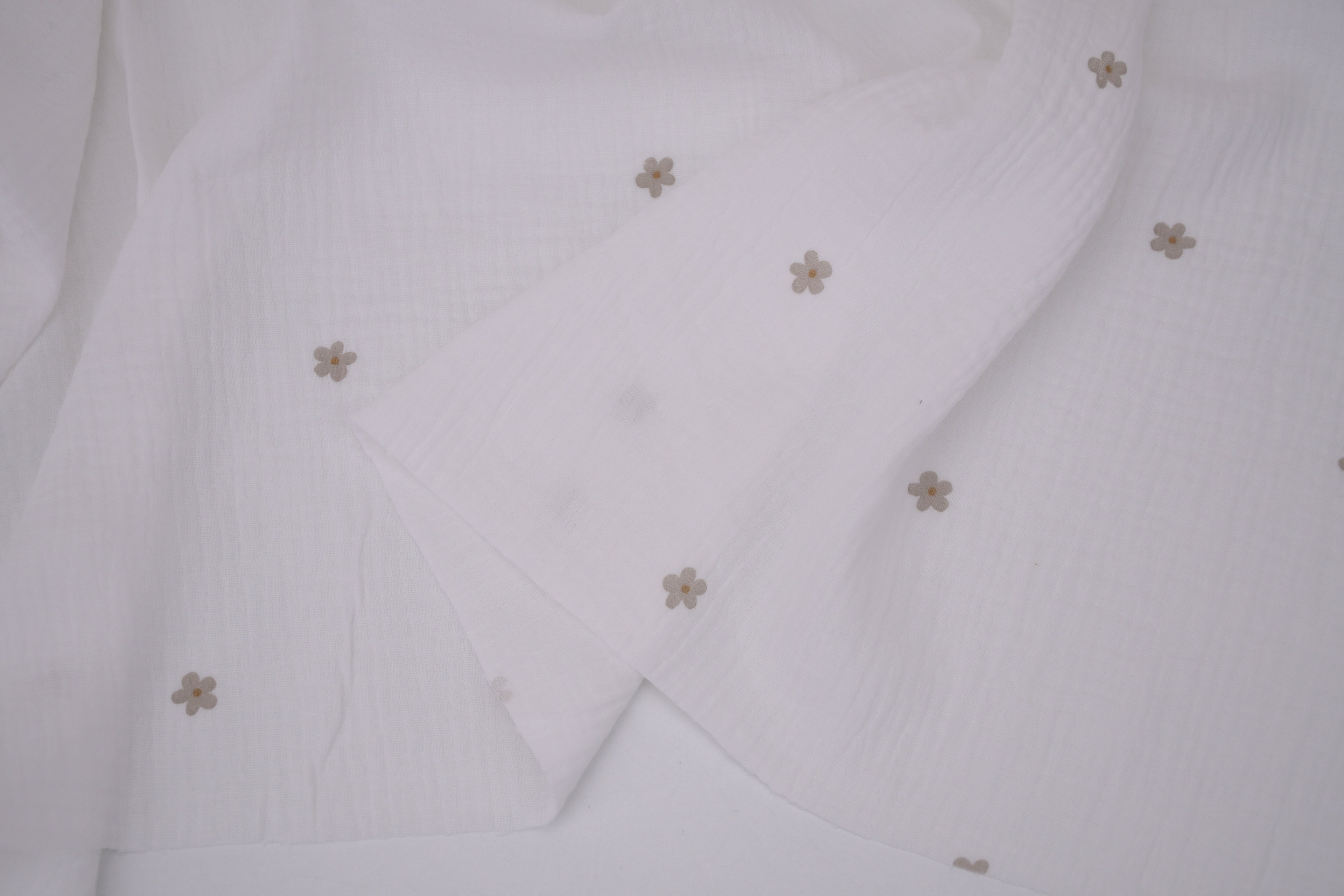 100% Cotton Muslin Double Gauze Print - Blush Daisies