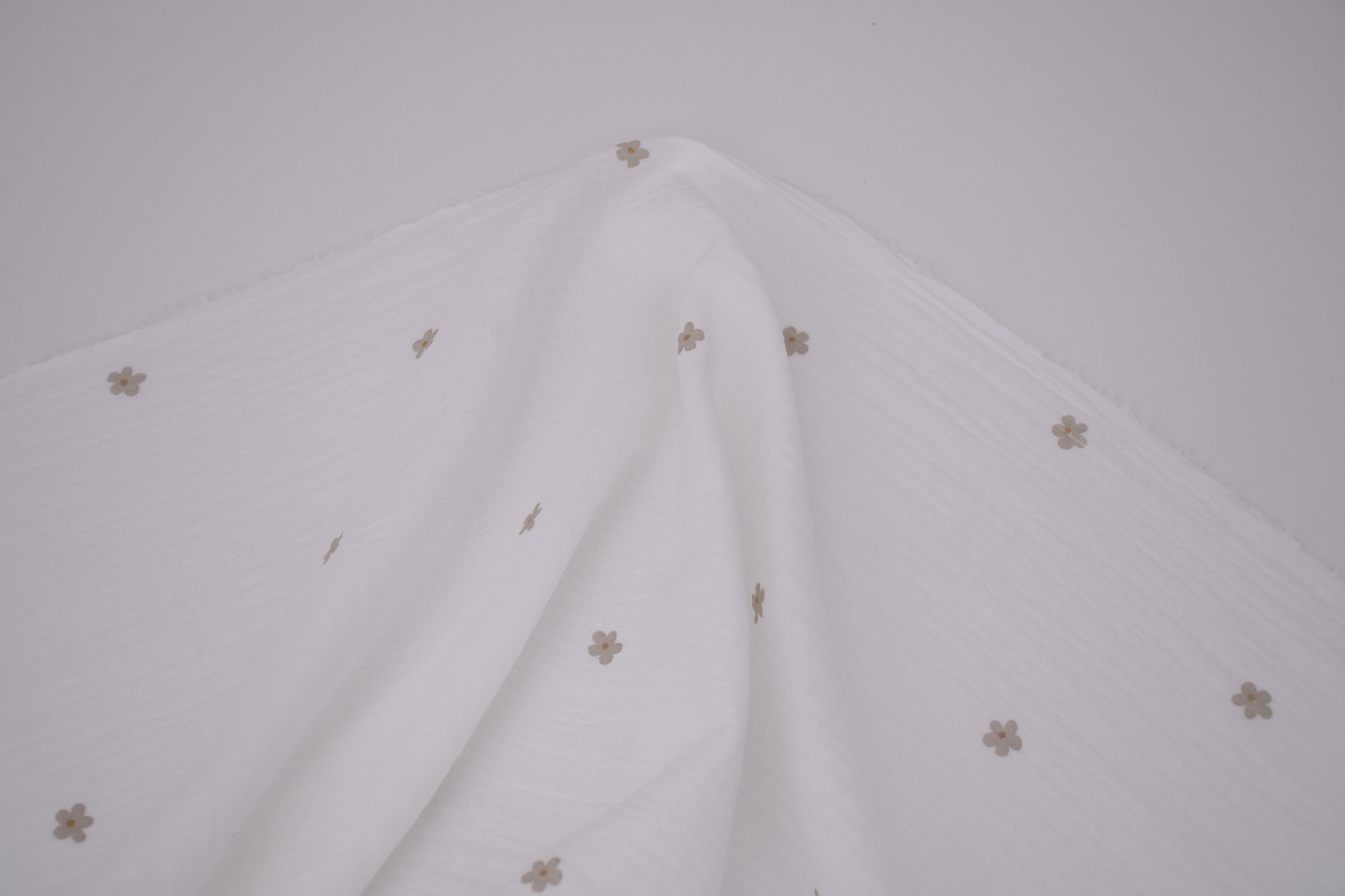 100% Cotton Muslin Double Gauze Print - Blush Daisies