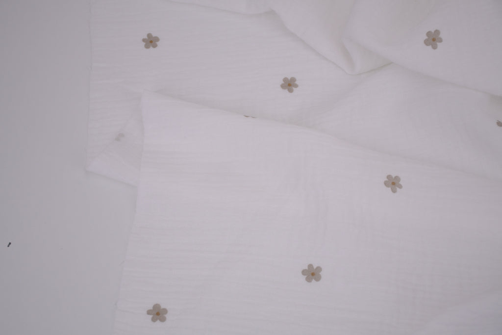 100% Cotton Muslin Double Gauze Print - Blush Daisies